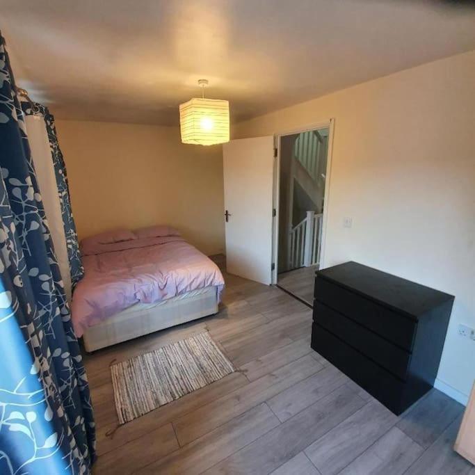 Close To Central - 4 Bedroom House, 8 Beds, Sleepps 14, Free Parking * Londra